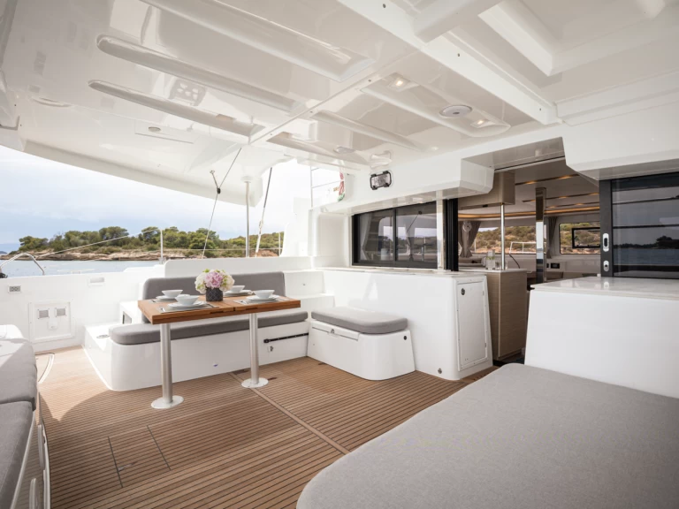 Verhuur Catamaran Lagoon met vaarbewijs