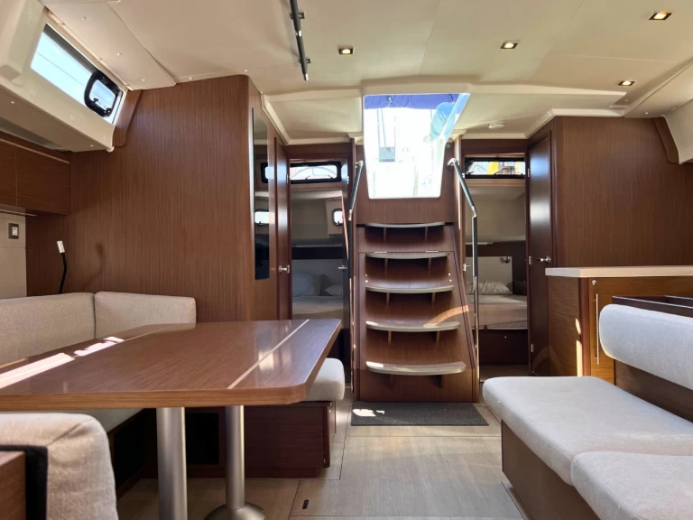 Huur een Bénéteau Oceanis 51.1 in Furnari