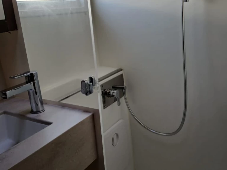 Bootverhuur Lagoon Lagoon 46 in Lávrio via SamBoat