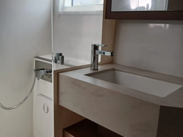 Catamaran te huur in Lávrio voor de beste prijs