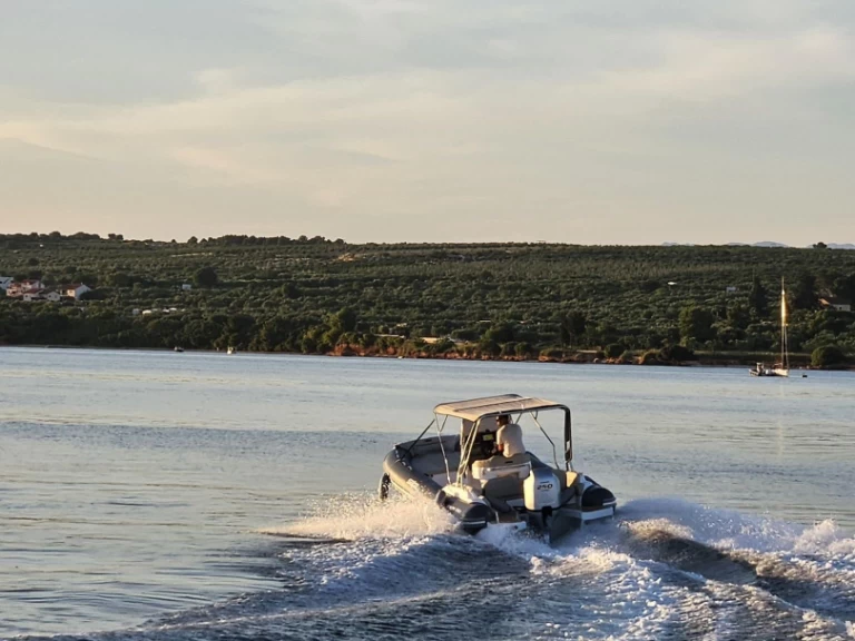 Verhuur RIB in Tkon - Salpa Salpa Soleil 24.5