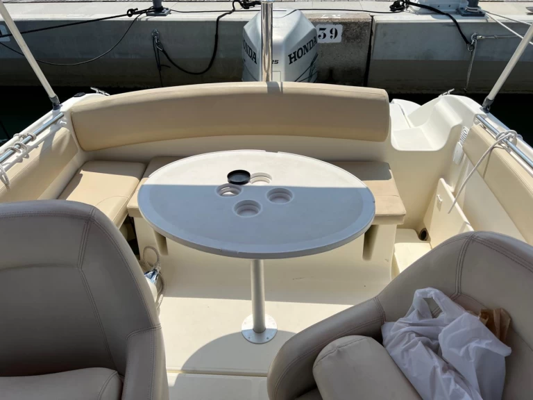 Bootverhuur Jeanneau Cap Camarat 7.15 WA in Les Issambres via SamBoat