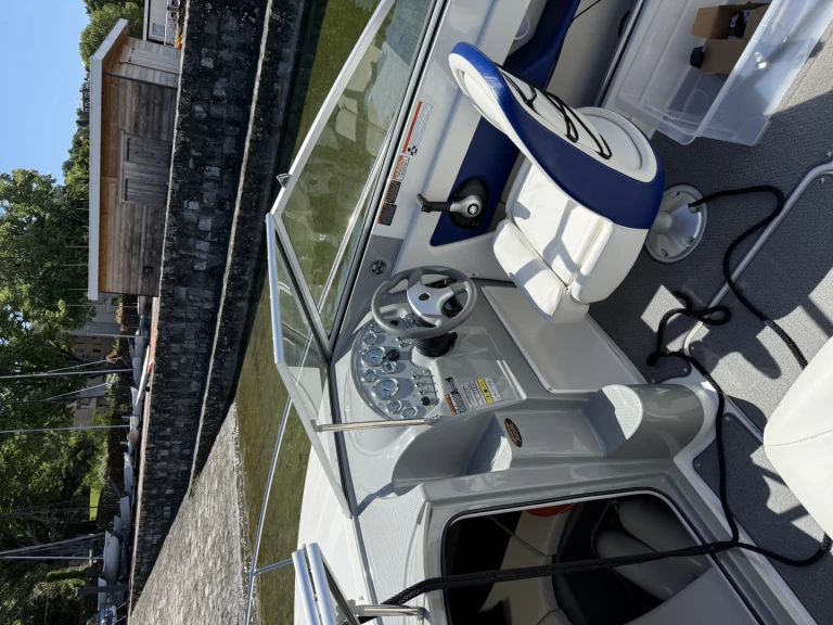 Motorboot te huur in Évian-les-Bains voor de beste prijs