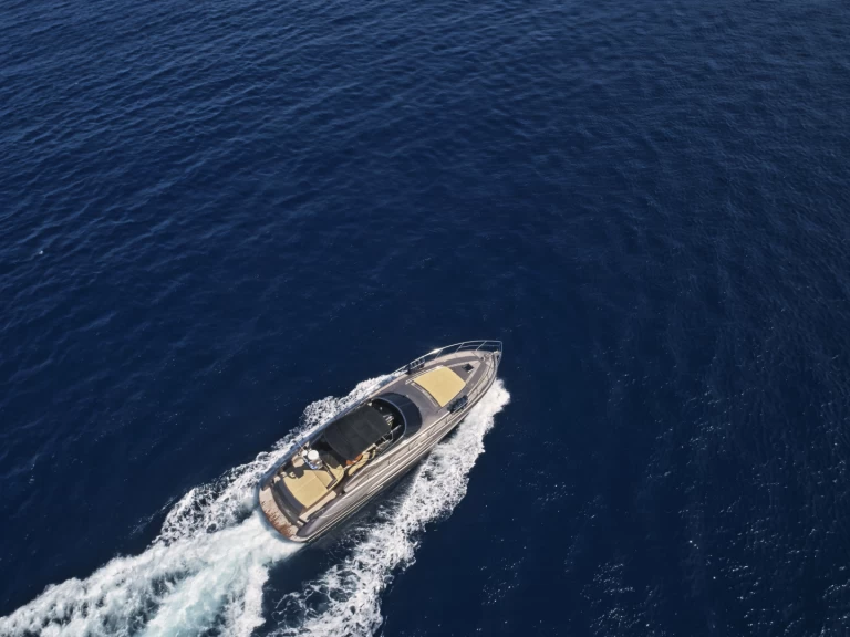 Jacht te huur in Limáni Lavríou voor de beste prijs