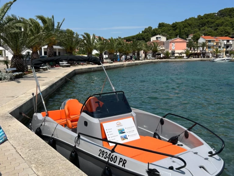 Quicksilver Activ 555 Open te huur van particulier of professional in Kukljica