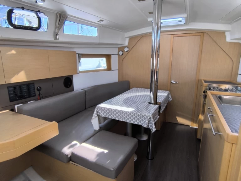 Bootverhuur Les Sables-d'Olonne goedkoop Oceanis 35