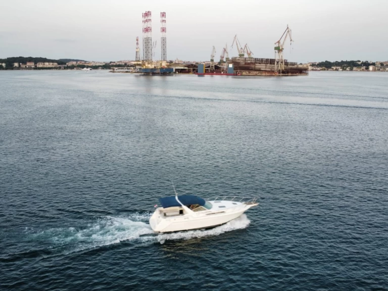 Verhuur Motorboot Chris Craft met vaarbewijs