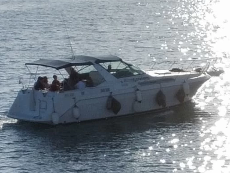 Chris Craft Express 360 te huur van particulier of professional in Pula