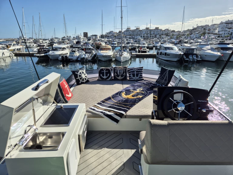 Huur een Cobra Maestro 42 in Puerto Banús