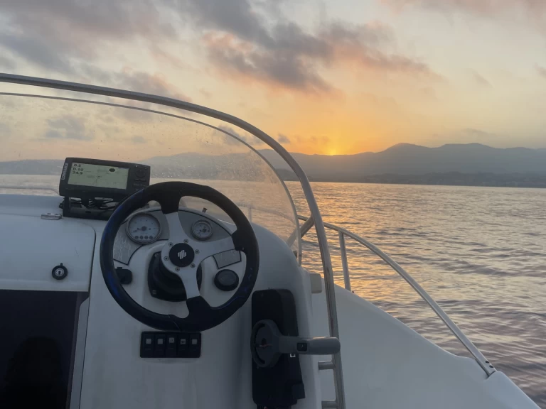Huur Motorboot met of zonder schipper Bénéteau in Saint-Laurent-du-Var