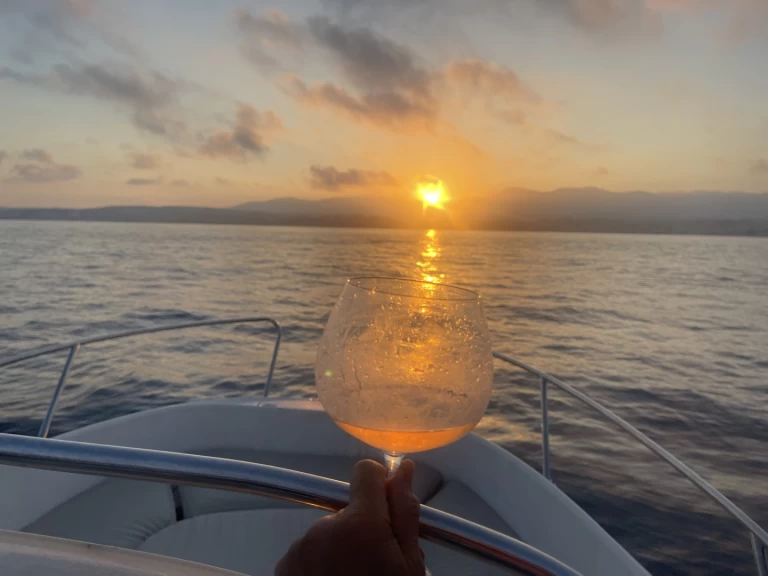 Verhuur Motorboot Bénéteau met vaarbewijs
