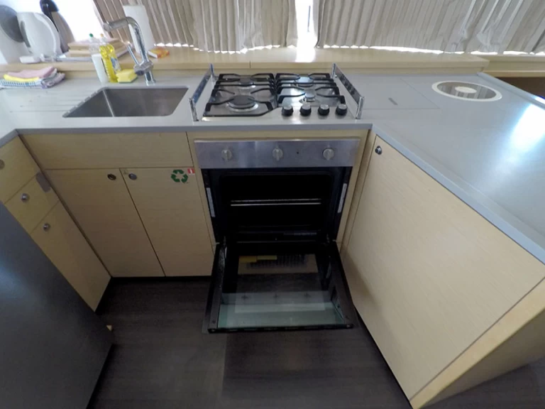 Bootverhuur Lagoon Lagoon 52 F in Šibenik via SamBoat