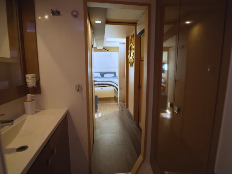 Verhuur Catamaran in Le Marin - Fountaine Pajot Lucia 40
