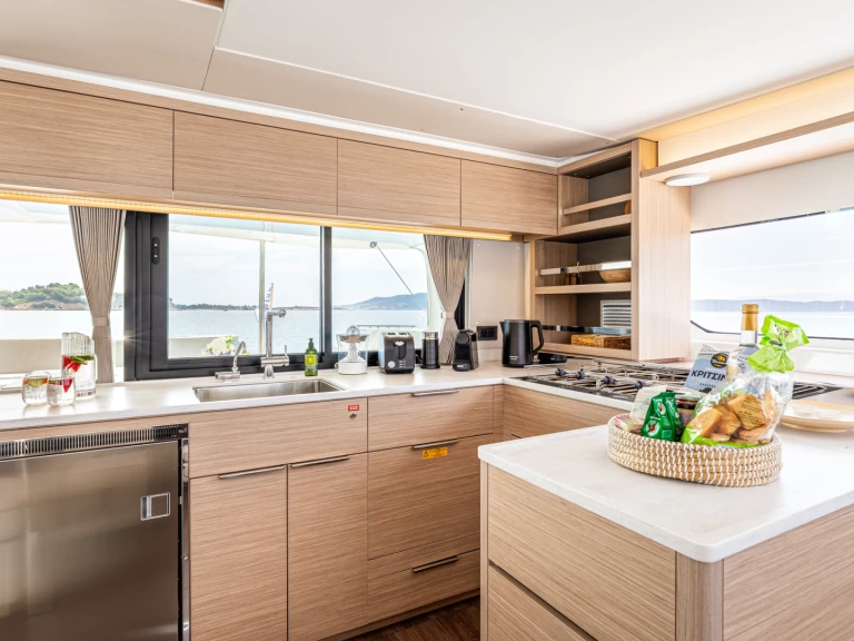 Verhuur Catamaran Lagoon met vaarbewijs