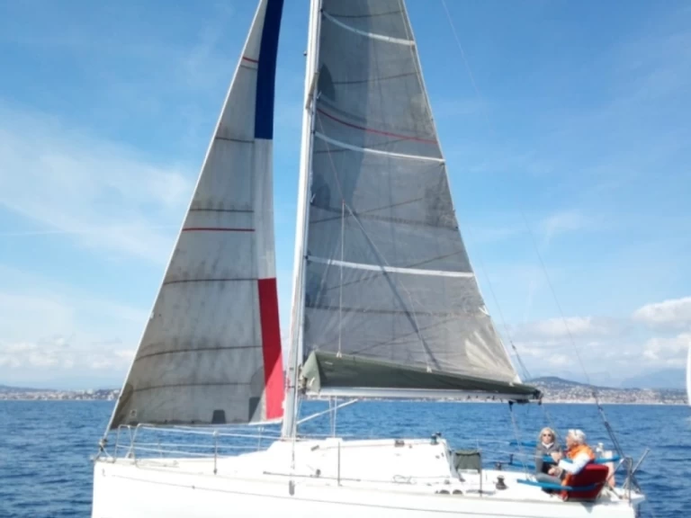Zeilboot te huur in Antibes voor de beste prijs