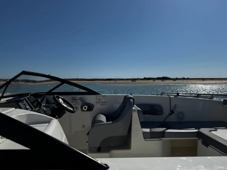 Bayliner VR6 OB te huur van particulier of professional in Faro