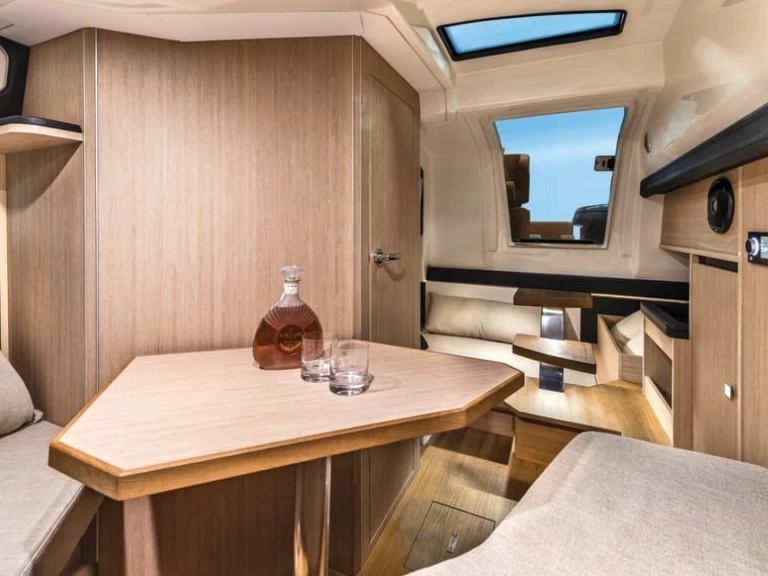 Huur Motorboot met of zonder schipper Cranchi in Cannes