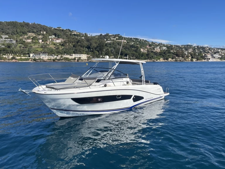 Verhuur Motorboot Jeanneau met vaarbewijs
