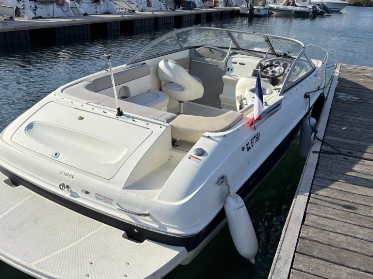 Verhuur Motorboot in Le Cap d'Agde - Bayliner Cuddy 702