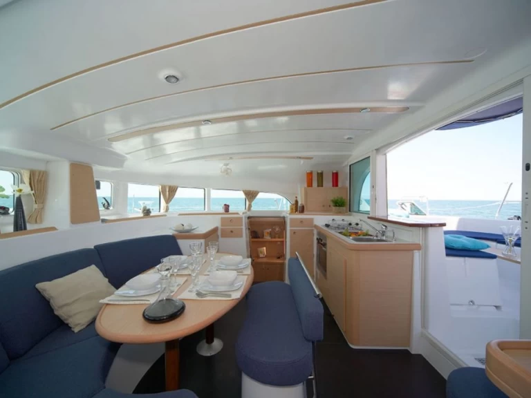 Huur een Lagoon Lagoon 380 S2 in Marsala