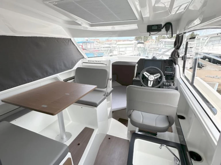 Verhuur Motorboot in Borik Marina - Bénéteau Antares 8 OB