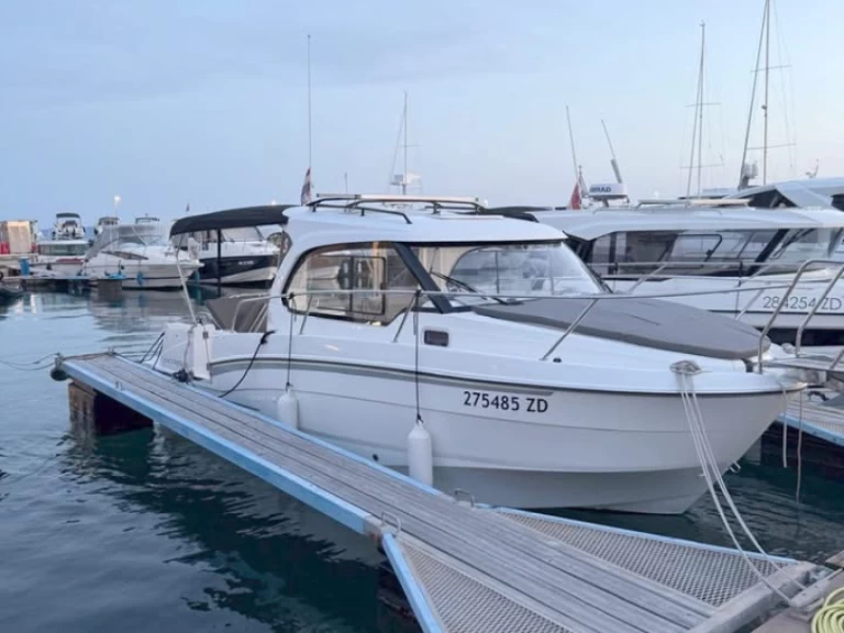 Huur een Bénéteau Antares 8 OB in Borik Marina