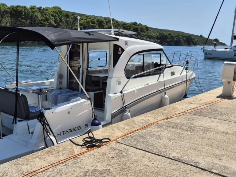 Huur Motorboot met of zonder schipper Bénéteau in Borik Marina