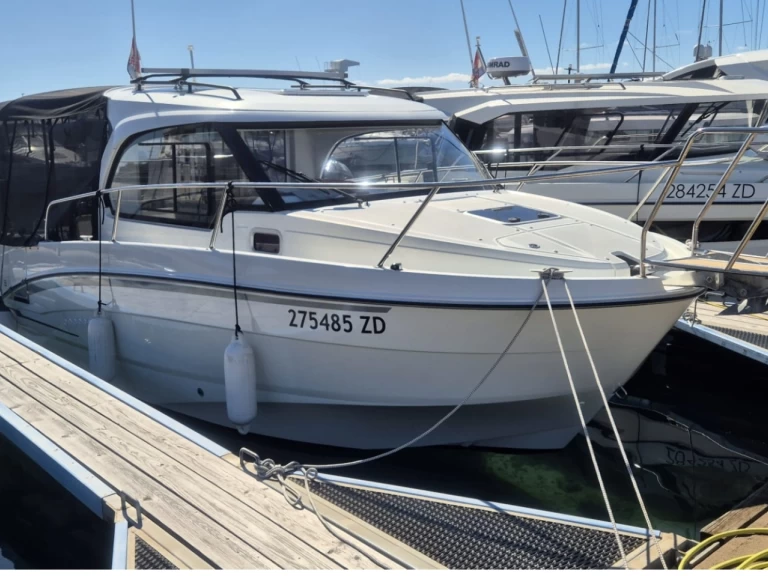 Verhuur Motorboot in Borik Marina - Bénéteau Antares 8 OB