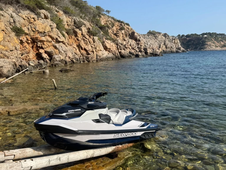 Huur Jet Ski met of zonder schipper Sea-Doo in Marina Ibiza