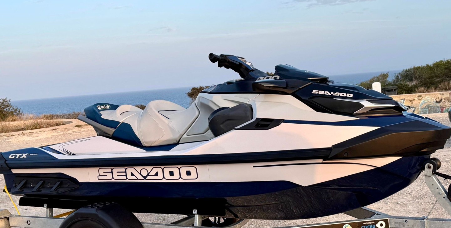 Verhuur van Jet Ski Sea-Doo Gtx limited 300 Marina Ibiza | SamBoat