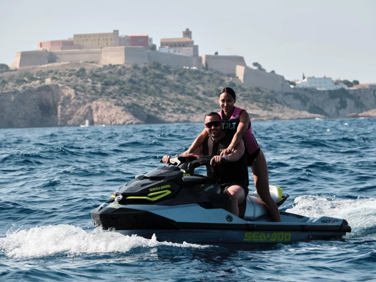 Huur een Sea-Doo RXT-X 325 cv in Ibiza Town