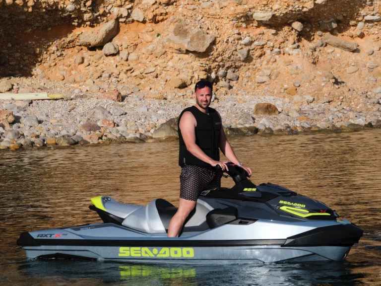 Bootverhuur Ibiza Town goedkoop RXT-X 325 cv