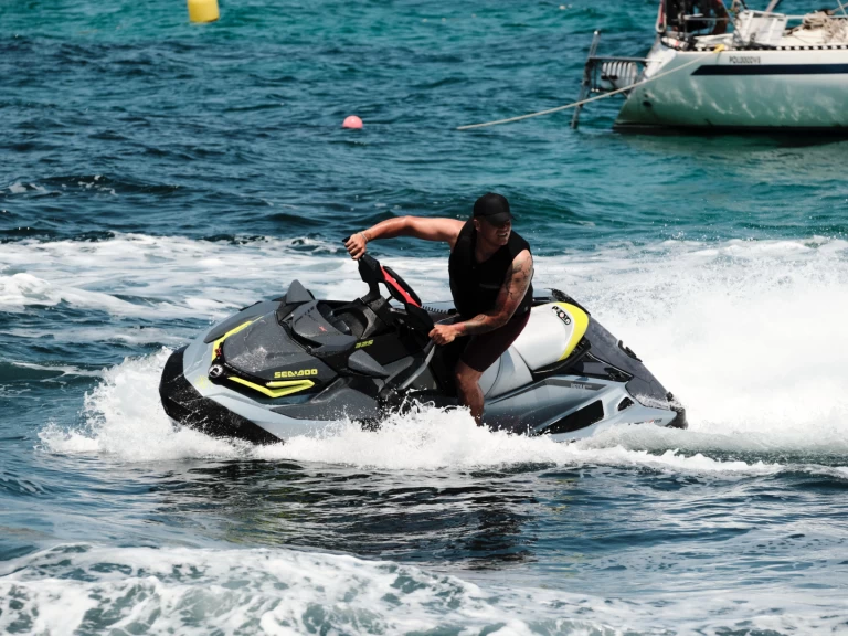 Verhuur Jet Ski in Ibiza Town - Sea-Doo RXT-X 325 cv
