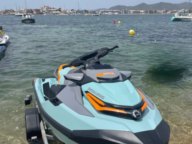 Bootverhuur Ibiza Town goedkoop WAKE PRO 230