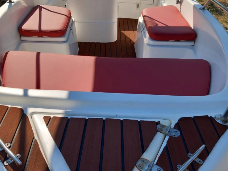Motorboot te huur in Vourvourou voor de beste prijs