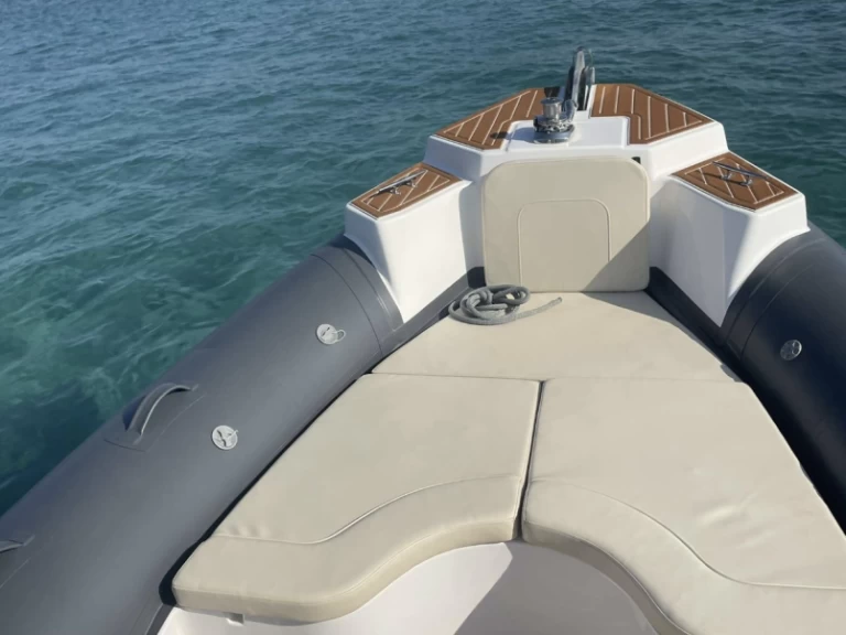 Verhuur RIB QUINGDAO met vaarbewijs