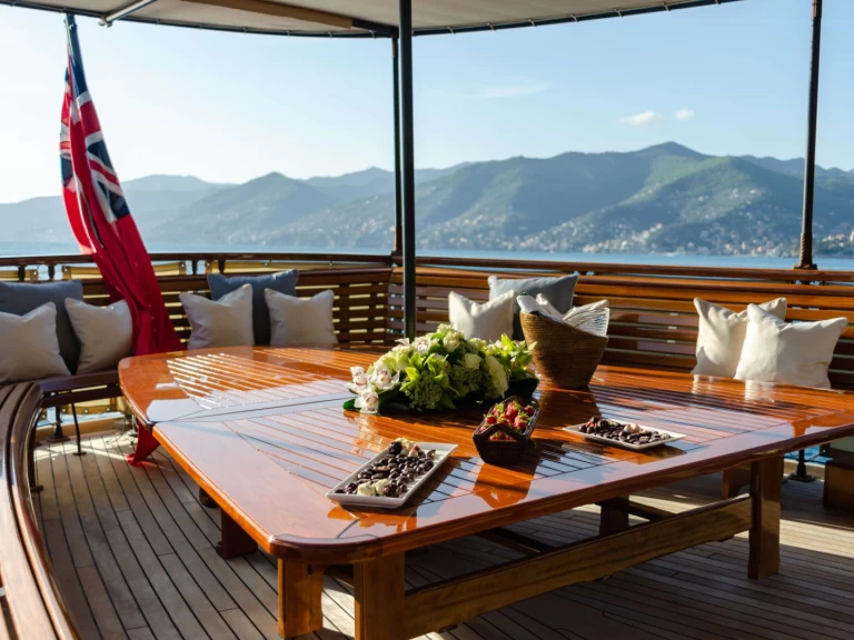 Huur een  OVER THE RAINBOW OF LONDON in Cannes