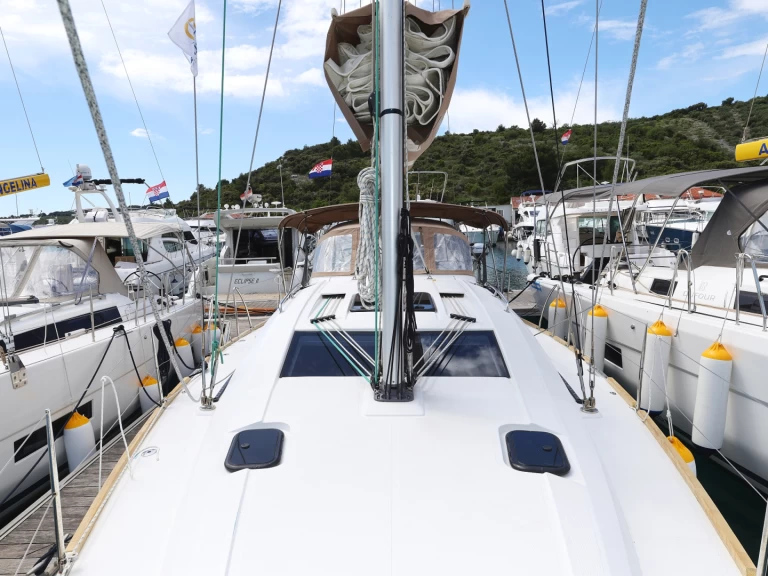 Elan Impression 40.1 te huur van particulier of professional in Primošten