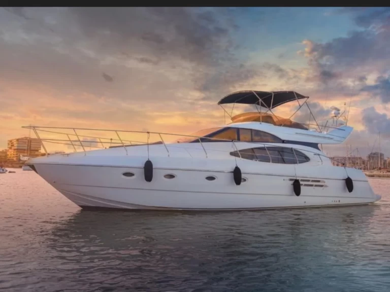 Bootverhuur Azimut Azimut 52 Fly in Torrevieja via SamBoat