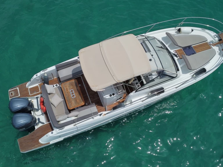 Huur een Jeanneau Cap Camarat 10.5 WA in Puerto Portals