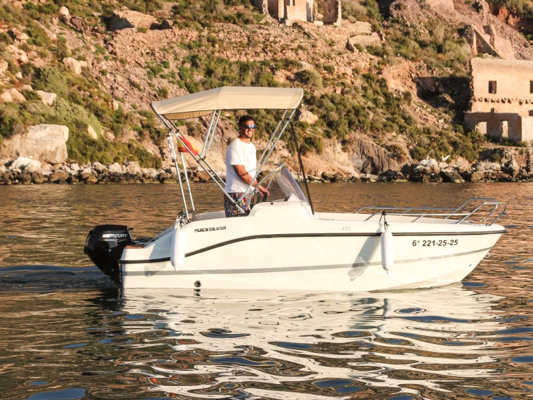 Verhuur Motorboot Quicksilver met vaarbewijs