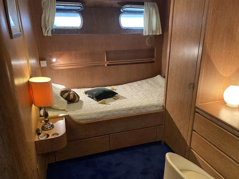 Bootverhuur Cantieri Di Pisa Pegasus in Vieux Port de Cannes via SamBoat