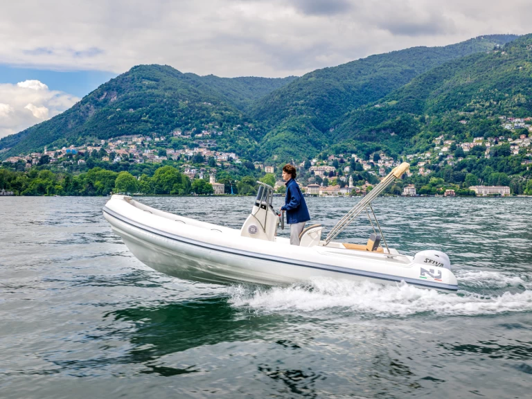 Huur Motorboot met of zonder schipper Marino in Como (City)