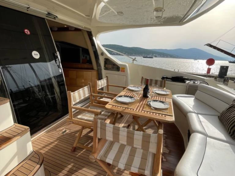 Huur een Azimut Azimut 62 Fly in Tivat