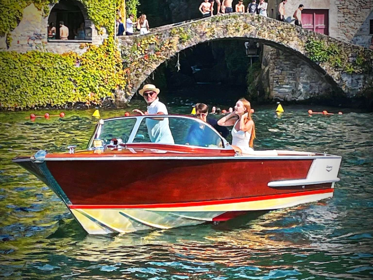 Motorboot te huur in Como (City) voor de beste prijs