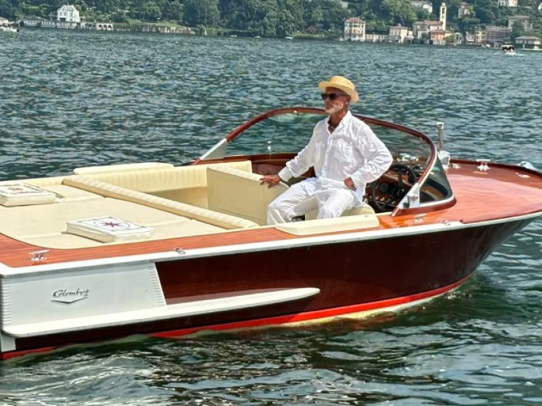 Huur Motorboot met of zonder schipper Colombo in Como (City)
