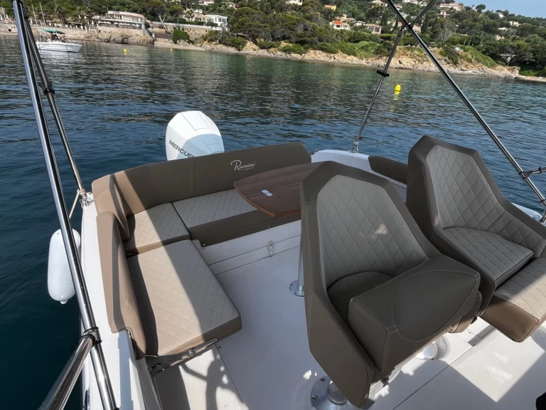 Bootverhuur Ranieri Next 240 Sh in Saint-Raphaël via SamBoat