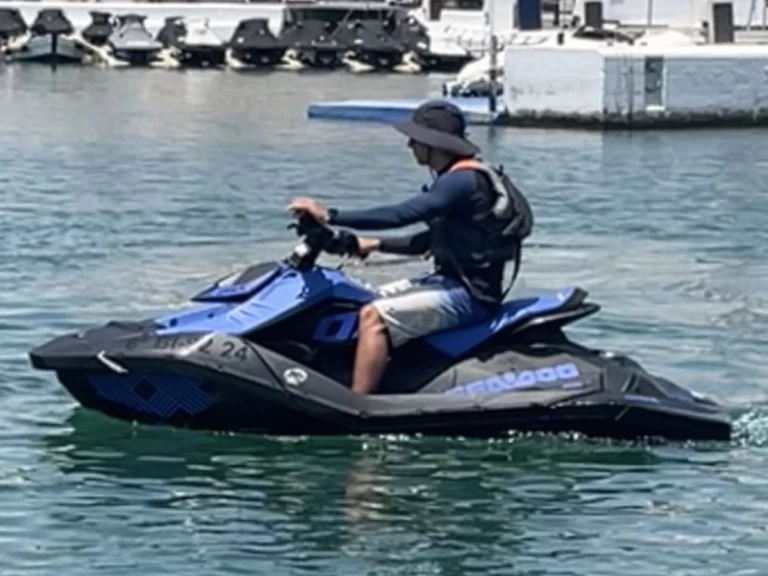 Huur Jet Ski met of zonder schipper Bombardier in Puerto Banús