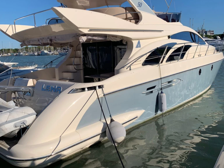 Verhuur Motorboot Azimut met vaarbewijs