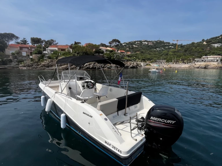Huur een Quicksilver Activ 675 Open in Saint-Aygulf